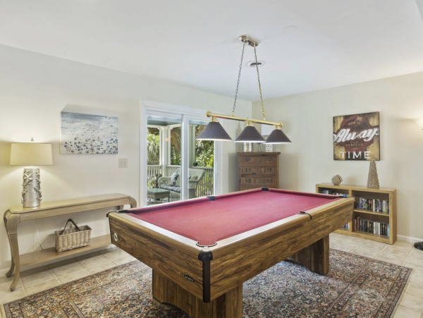 Classic Isle of Palms Bungalow 2 blocks to the beach with private pool